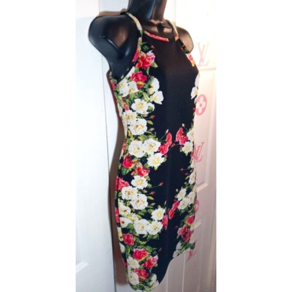 RUE 21 BLACK FLORAL FITTED DRESS SIZE M